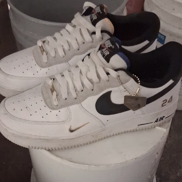 Ken Griffey Air Force Ones. - Picture 1 of 7
